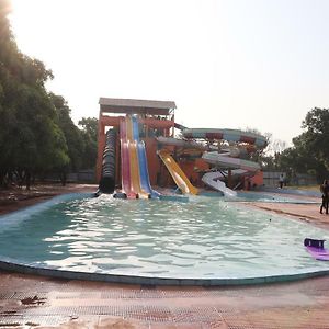 Oyo 30450 Aamrapaali Water Park